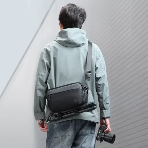 ⁦Ulanzi PB038 Travel Sling Bag V2⁩ - الصورة ⁦4⁩