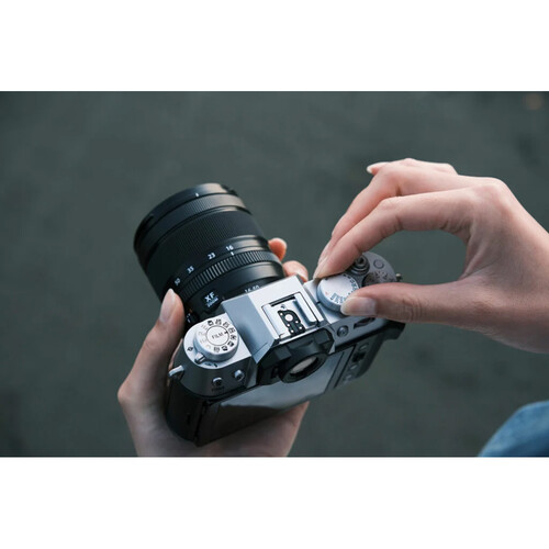FUJIFILM X-T50 Mirrorless Camera with XC 15-45mm f/3.5-5.6 Lens - Image 13